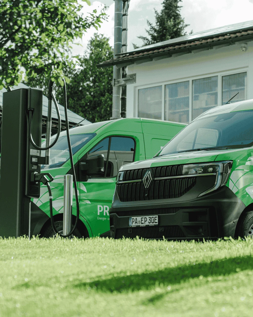 PRAML E-Flotte und Ladepark in Ruderting