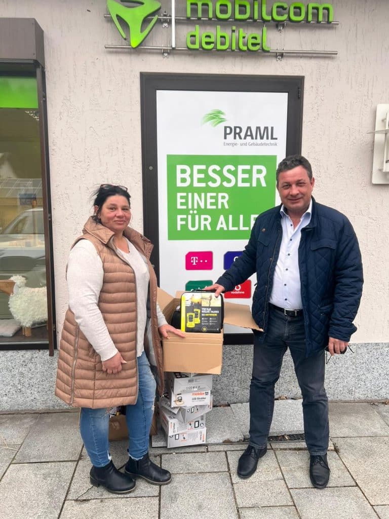 Übergabe Spende Praml an Passau hilft